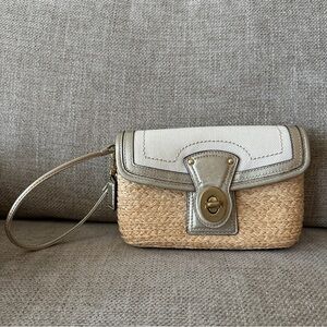 Rare Coach Hamptons Straw Wristlet Clutch With Turnlock and Hangtag